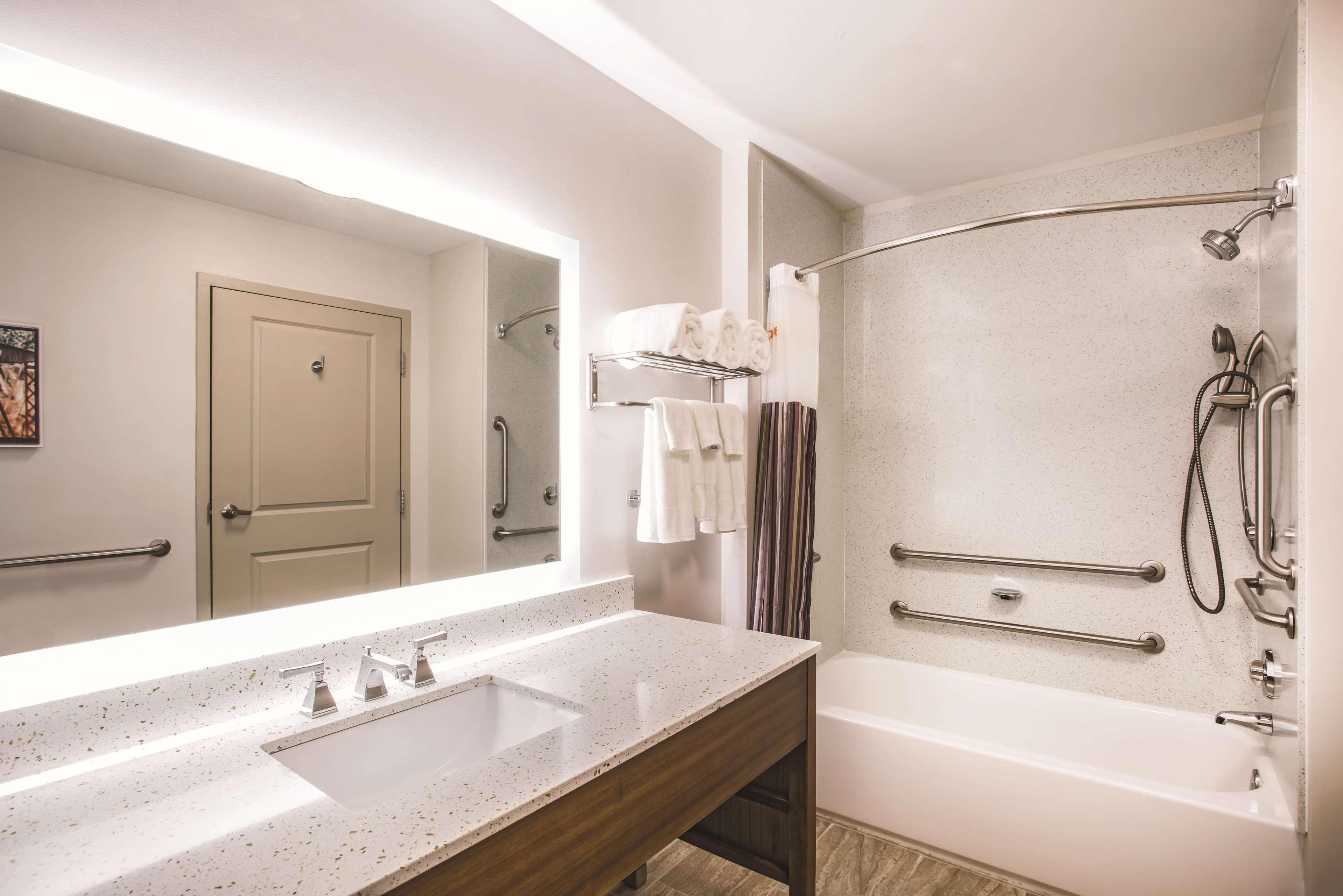 La Quinta By Wyndham Chambersburg Hotel Екстериор снимка